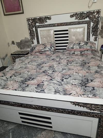 1 double bed with 2 side tables 1 showkash 1 dressing table