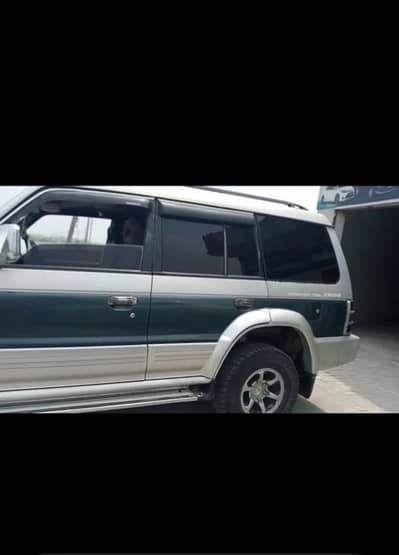 Mitsubishi Jeep 2000