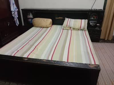 wodden classical bed dressor showcase