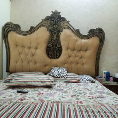 king size bed with poshish