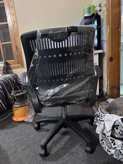 Gaming + office chair 10/10 only 15-20 days used
