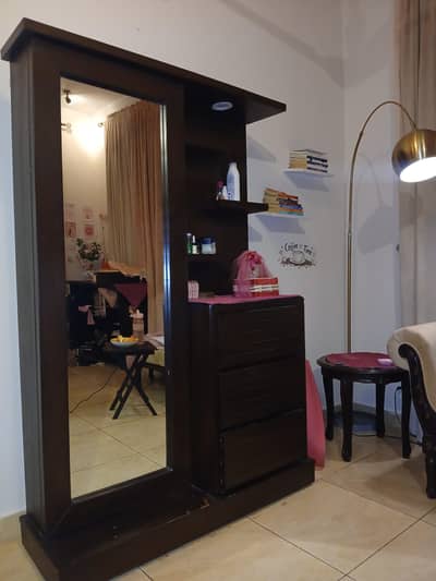 Modern Style Dressing with Spotlight