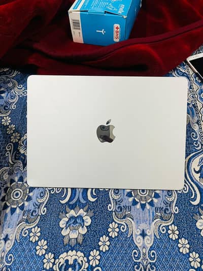 Apple MacBook Air M2 (2022) 16gb/256  read Description becarefully