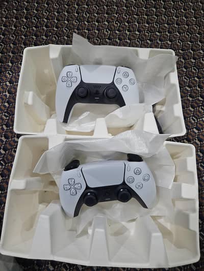 PS5 New Controller. 10/10 never used