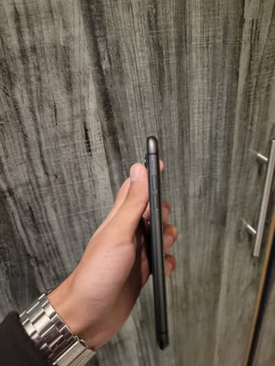 iPhone 11 64 gb non pta 79 health