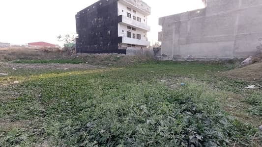 7 MARLA SERVICE ROAD CORNER PLOT