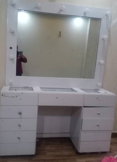 Modern style dressing tabel