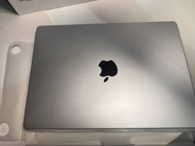 MacBook Pro 14 Inch Apple M3 | 16GB RAM | 1TB SSD | Box Pack