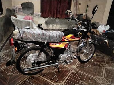 Honda CD70 Black 2026 ( 0305-8729418)