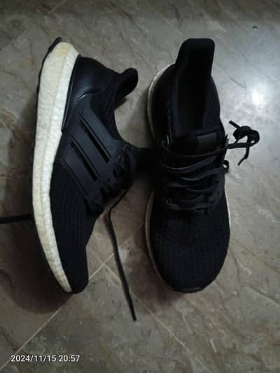 ADIDAS ULTRA BOOST
