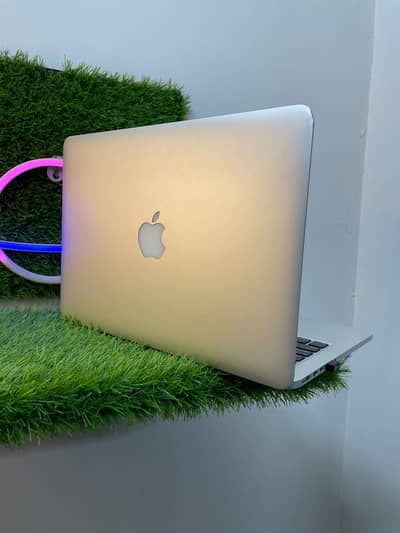 Apple MacBook pro 2012/ 2013 core i5 13 inch