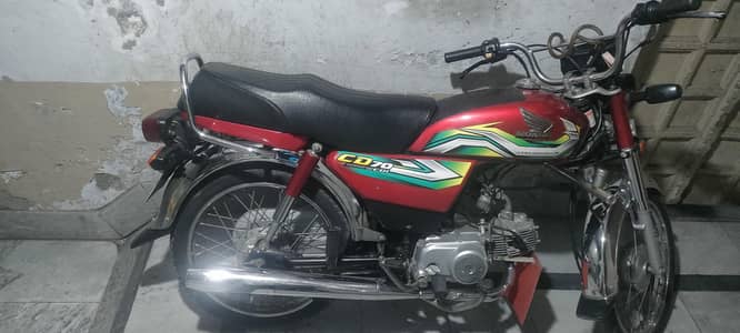 good condition red color cd70 23 model