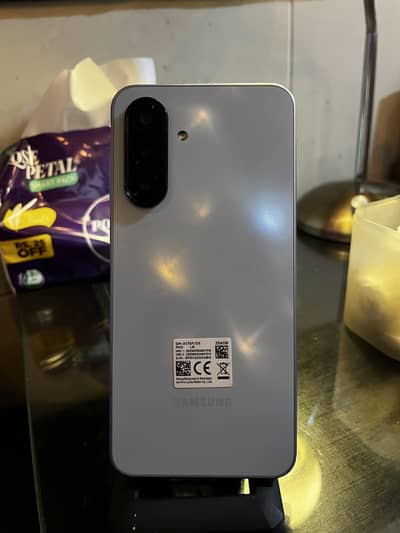 samsung Galaxy A17 8Gb/256Gb 10/10 condition fully warranty light blue