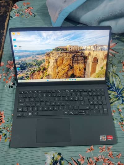 DELL 14thGEN Ryzen 5 7530U 8GB Graphic 15.6inch 4K Display Touchscreen