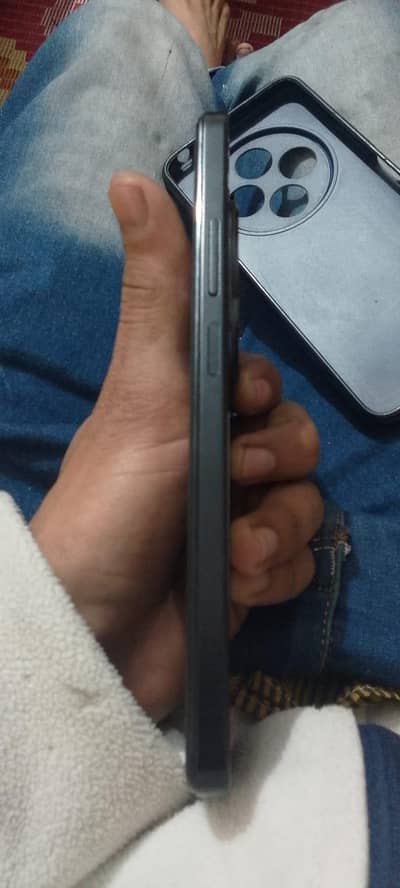 all ok 8.256 mobile bilkul saf candion 10.9 ha box charger sath ha