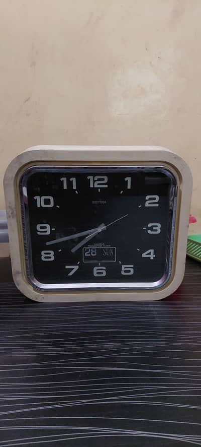 RHYTHM ORIGINAL JAPANI 4 TRANSISTORS WALL CLOCK OK WORKING WELL CONDIT