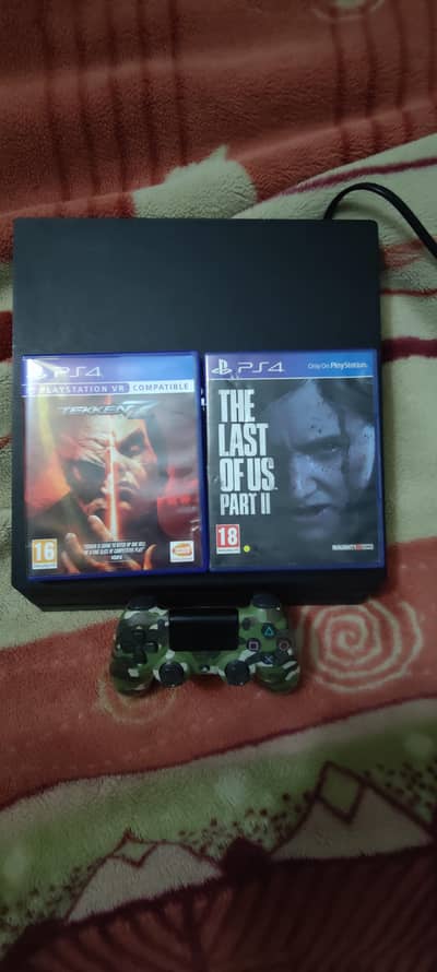ps4 pro 1 tb non jail with 2 cds never open or repaired