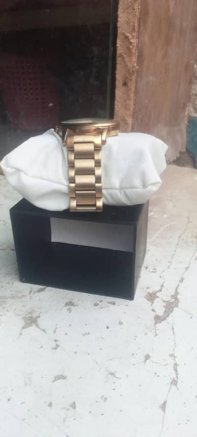 cartler quartz used watch hai Rs. 7000 contact number  03077950915