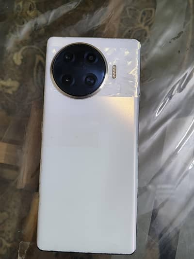 Tecno spark 20 pro plus