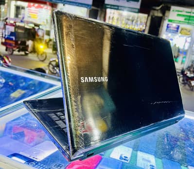 Samsung Galaxy 350e Classic Core i7 Full Size Laptop (Read add)
