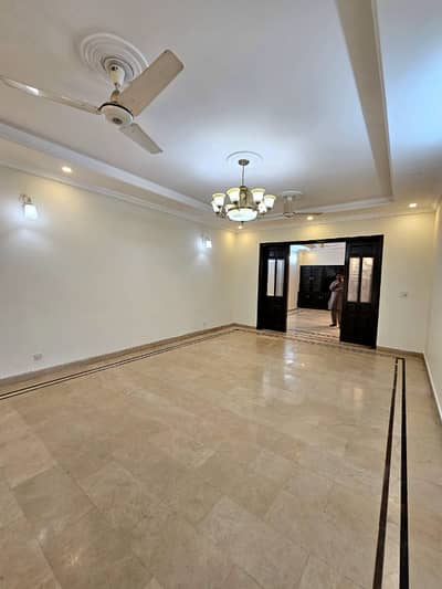 G-13 Upper Portion Near Main Market Park 4 Marla 2 Bed 3 Bath