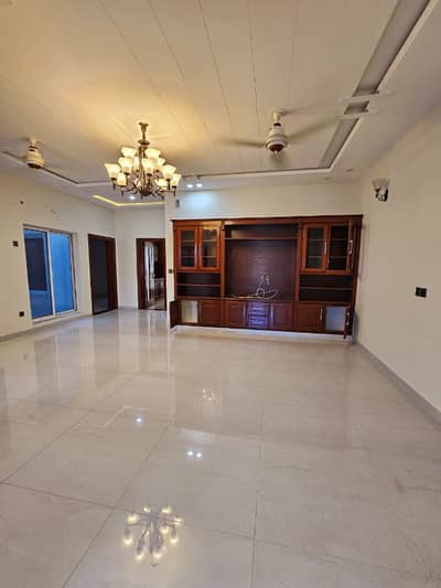 G-13 Upper Portion 3 Bed 3 Bath 30x60 Meters And Water Motors Tanks Separates.