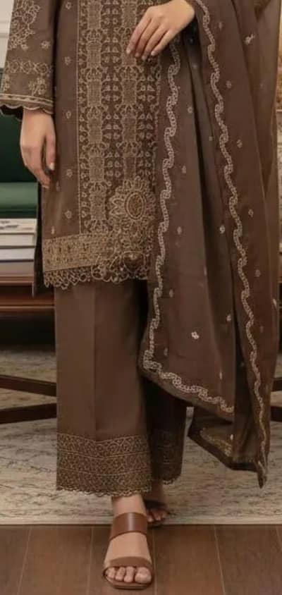 Sell Sell Sell Lawn 3pcs embroidered suit