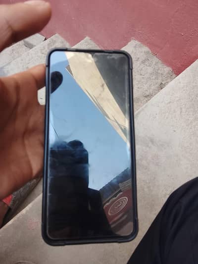 koi masla nhi hay ye Jo screen pr neeshan protecter pr hay only whatsp