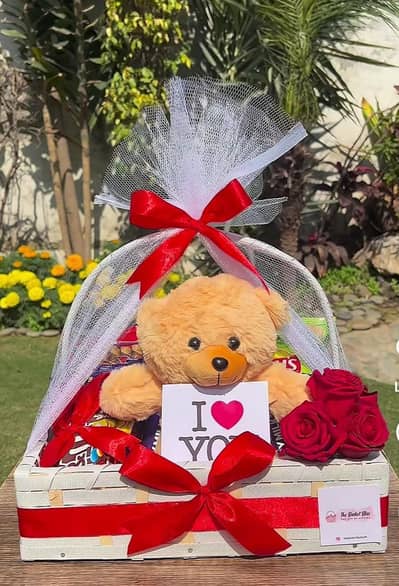 Customised Gift Baskets for Valentines Day, Chocolate Box, Bouquet