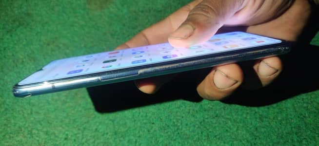 one plus 7t Dil sim.   back pa sheet lagi ha new ha bilkul