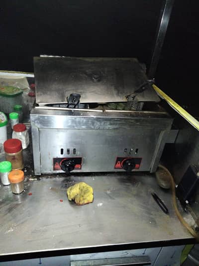 fryer machine with counter