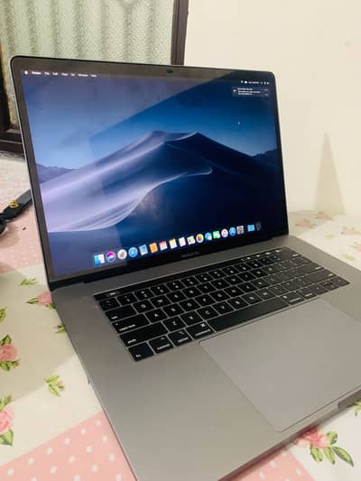 Macbook Pro 2018 15 inch Ram 16gb Rom 256 gb