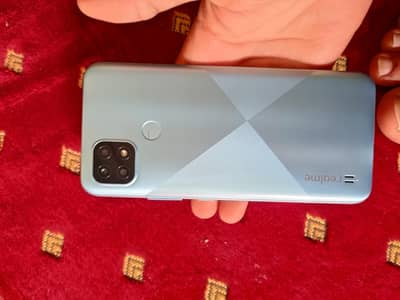 realme C21