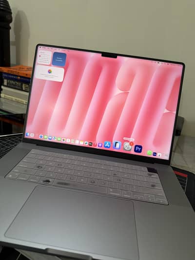 MacBook Pro m1 pro chip with 10/10 condition 96 health
