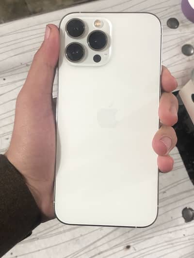 I Phone 13 pro max (128 GB)( factory unlock)