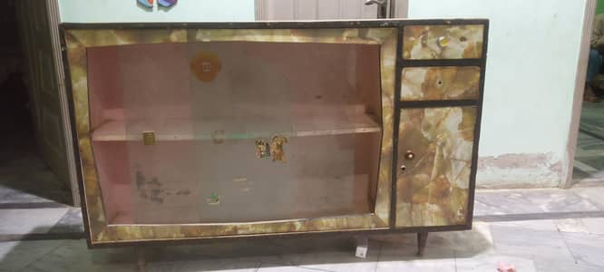 brtan wale almare he khrab ne he thek he