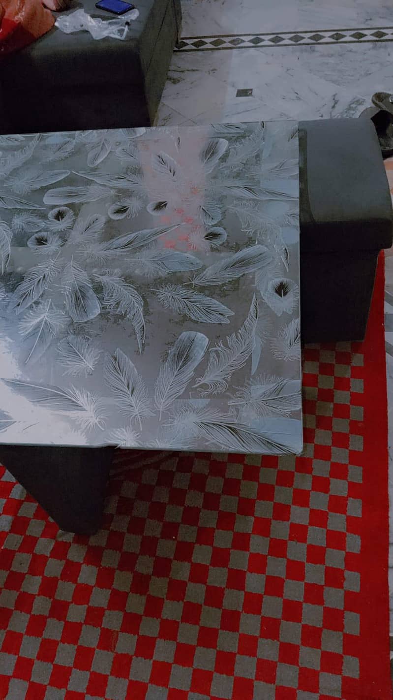 4×4 Table with stools 0