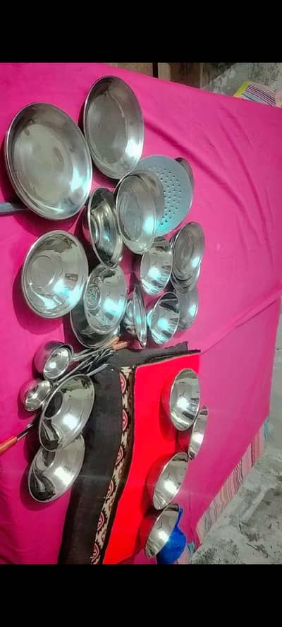 Samosay Or Dahi Bahly Ka Saman