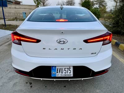 Elentra 21/22 model 10/10 urgent sale