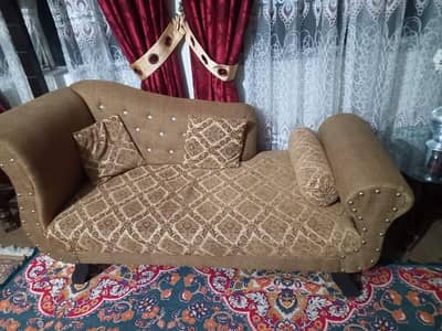 7 seater sofa set with dewan in almost new condition