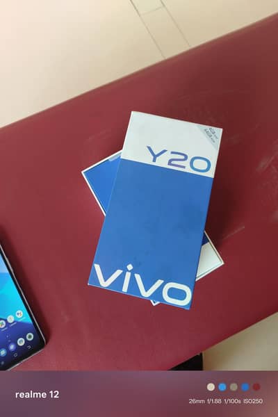 vivo y 20 panla change box sath ha charger ni ha