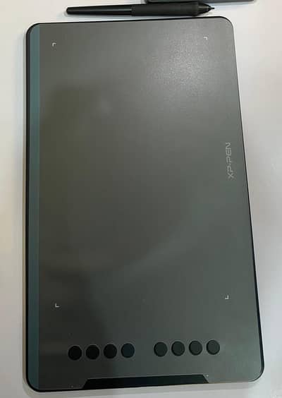 Graphic tablet with a pen