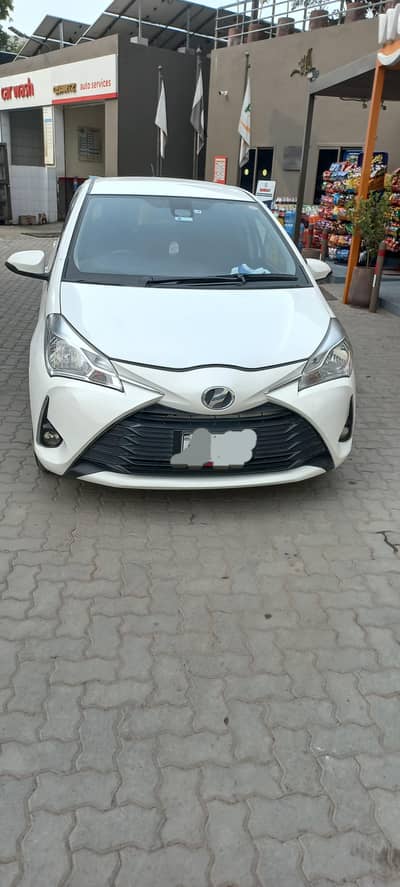 vitz for sale 17 21 model  white colour  punjab number