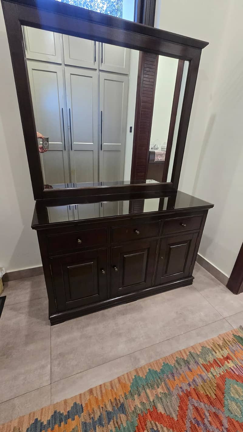 Complete Bed Set (Bed, Dressing Table, 2xSide Tables) 1