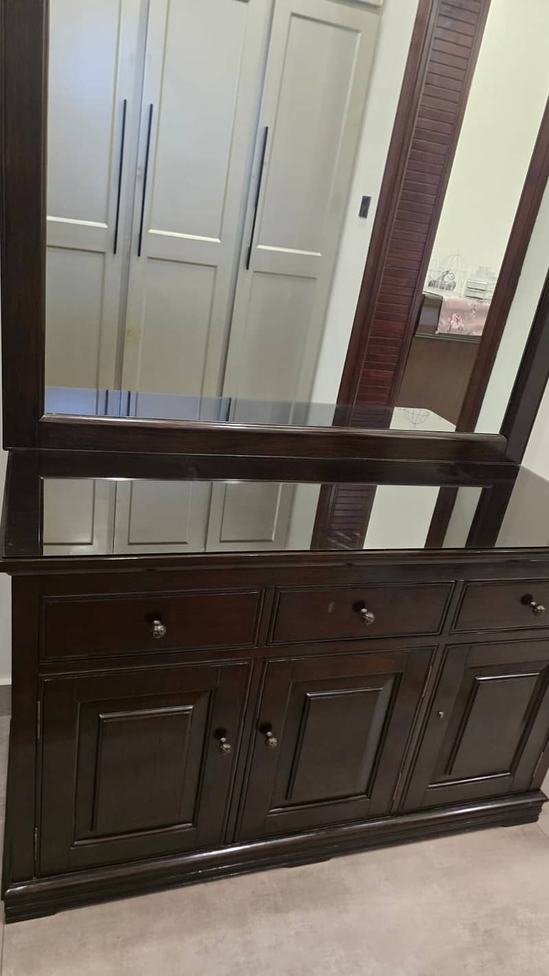 Complete Bed Set (Bed, Dressing Table, 2xSide Tables) 2