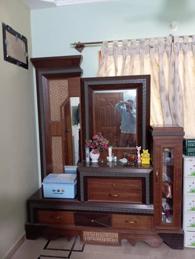 Complete Solid wooden Bedroom Furniture Set for Sale (Excellent Con)