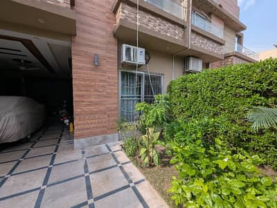 10 Marla Brand New Type SLITELY USED Luxery Ultra Modern Style Owner Built House Available For Sale In PIA Society Lahore