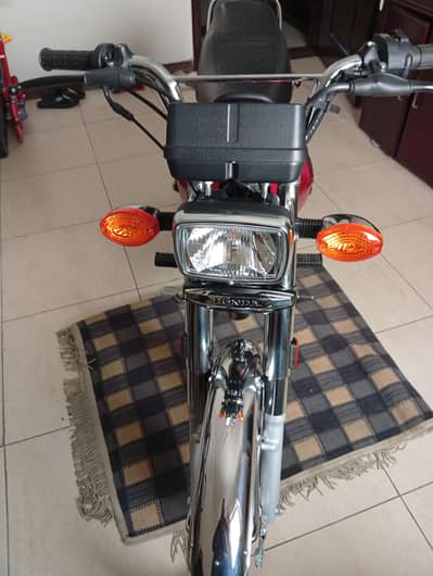 Honda 125cc Special edition silver