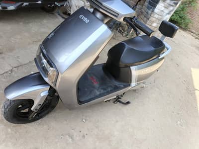 evee. C1Pro. 6 . battery speed. 60. disk break.