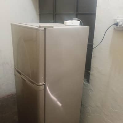 Dawlance fridge medium size for sale in used condition